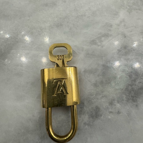 Authentic Louis Vuitton, lock and key - Picture 2 of 2